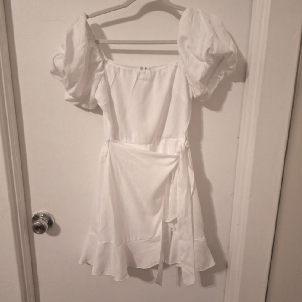 Trixxi White Wrap Dress. Size Mediun
